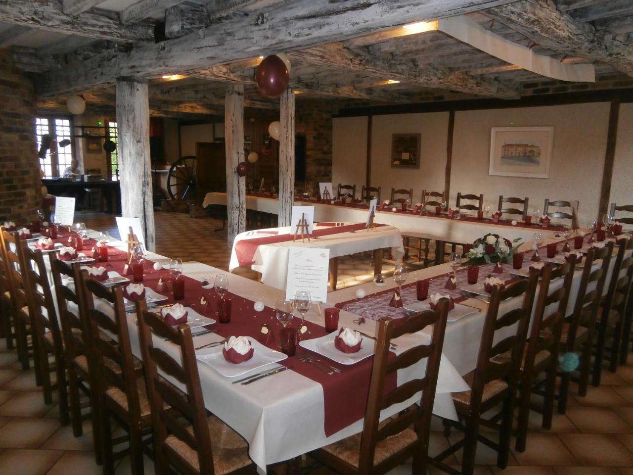 Auberge Du Pied Des Monts Grivy-Loisy Exteriör bild